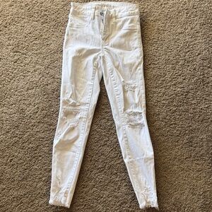 American eagle White Distressed Skinny Jeans